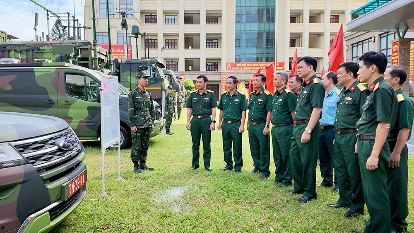 Đẩy mạnh chuyển đổi số trong bảo đảm kỹ thuật tác chiến điện tử toàn quân